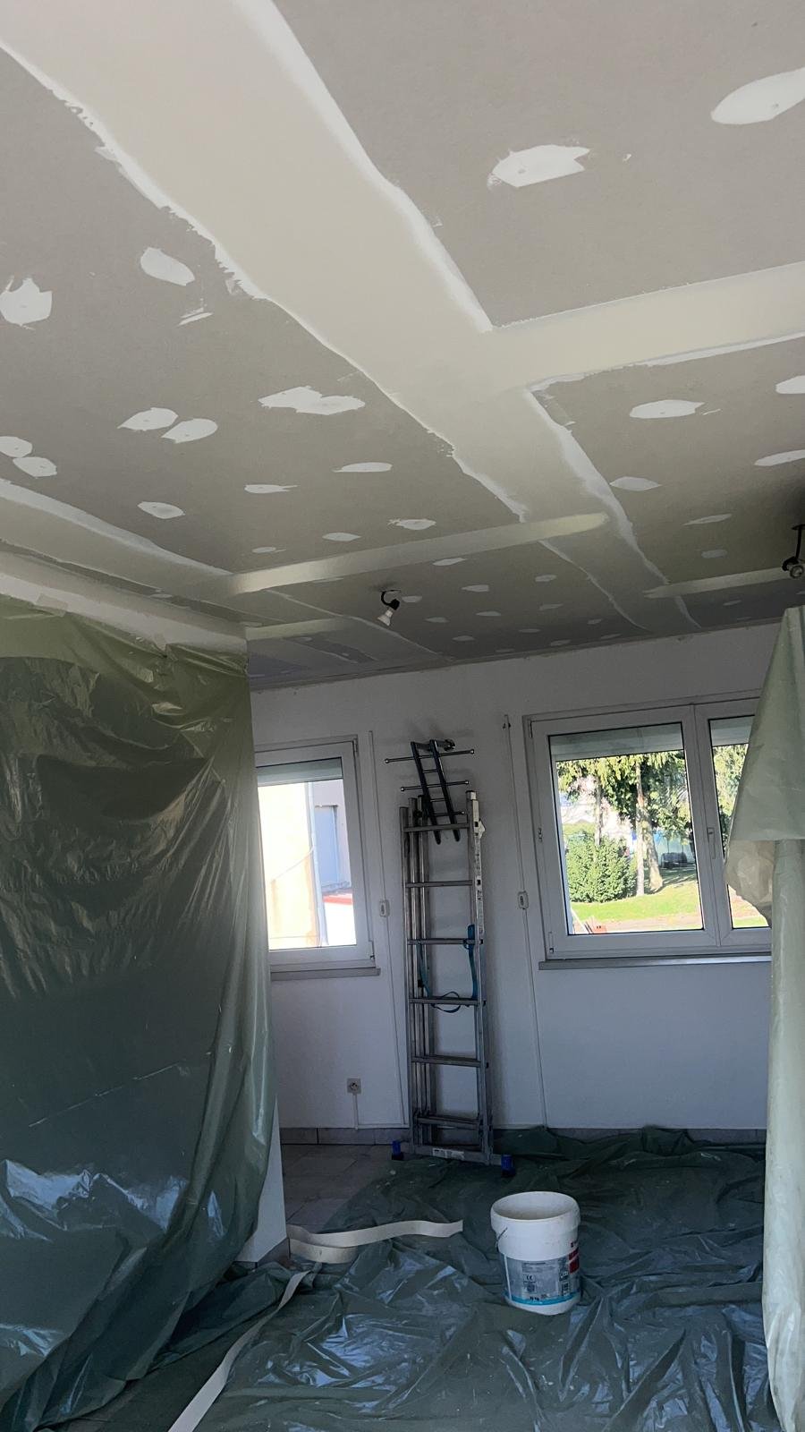 Enduit gratté contemporain